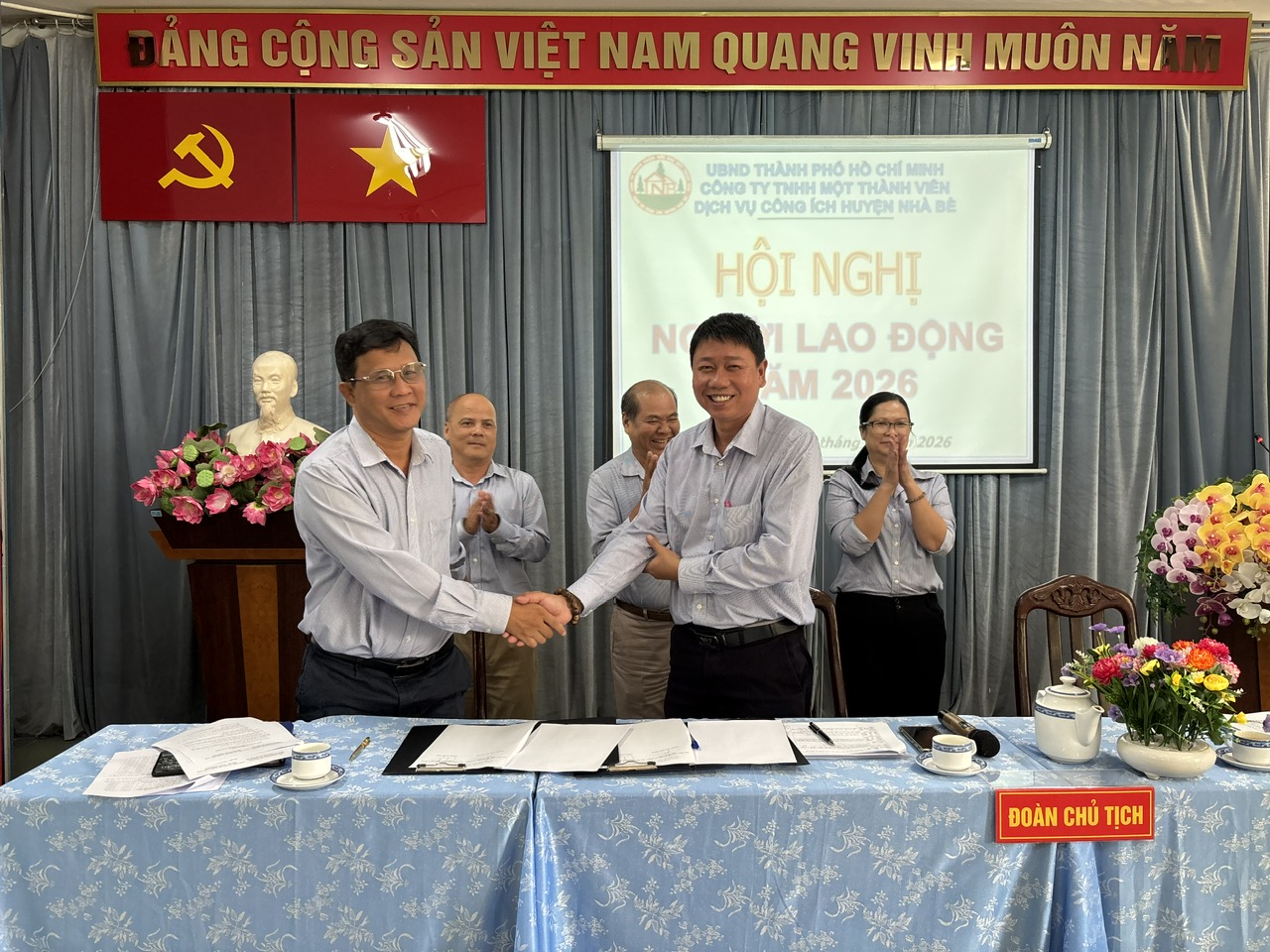 z7675425981118_0cdea247b0d3b82bbe5d9c31f6d85025